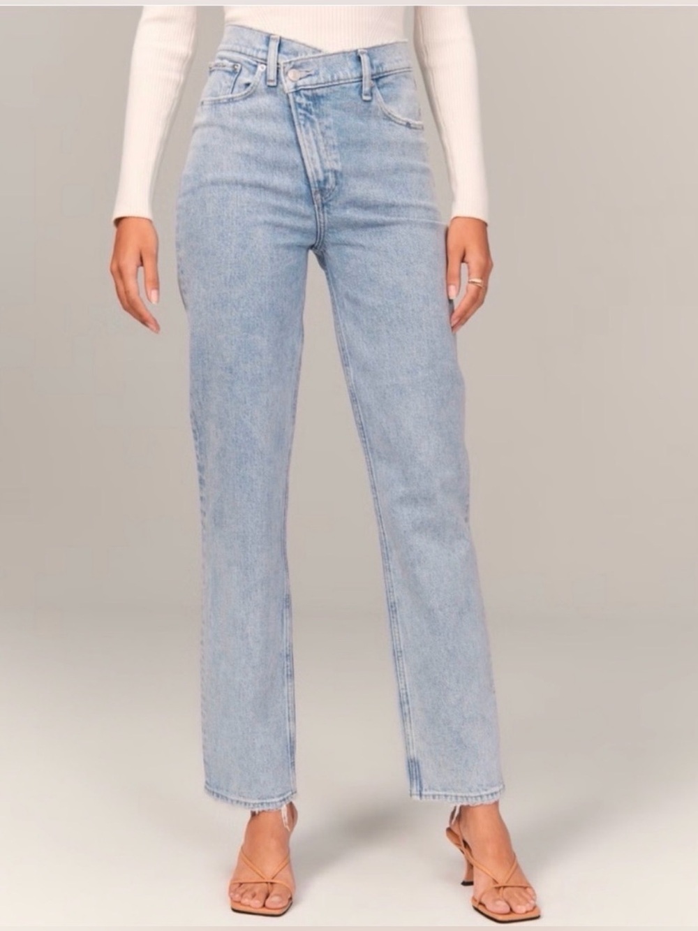 ABERCROMBIE 90s Straight Ultra High Rise Asymmetric Criss-Cross Size 27/4 Short